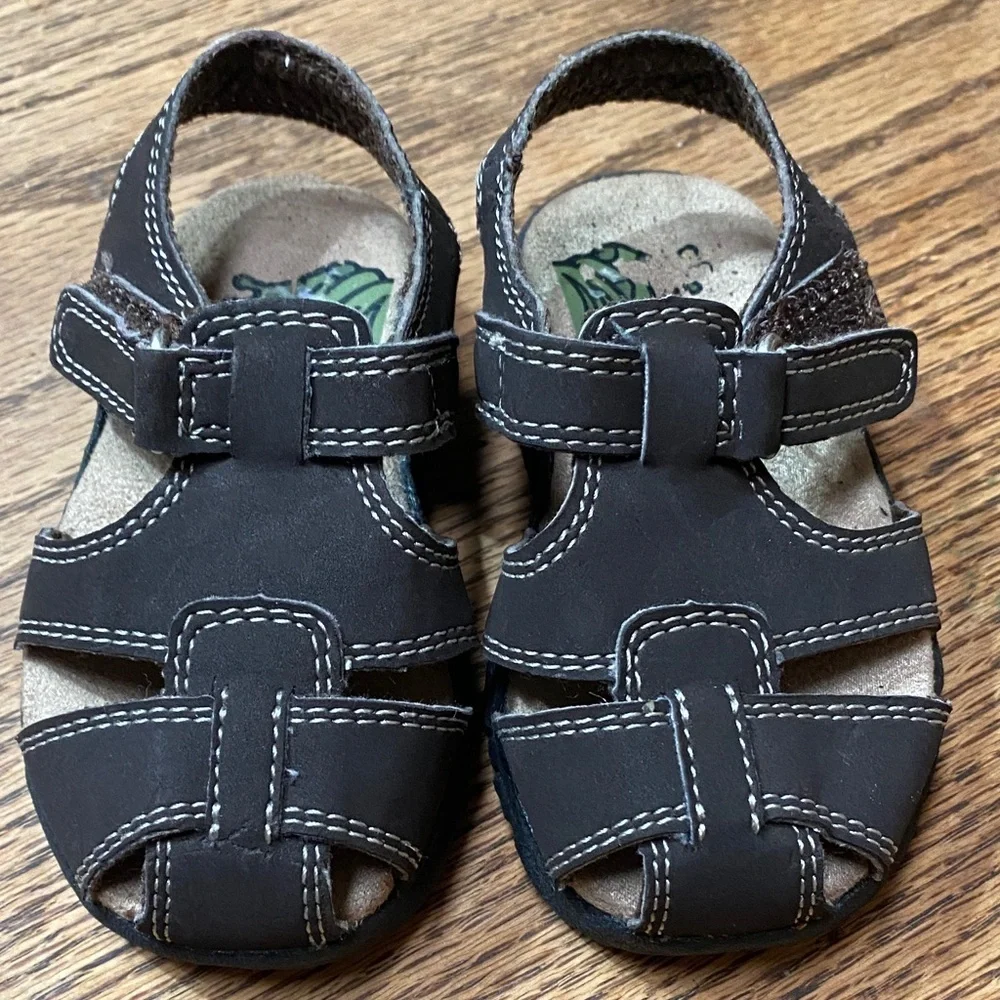 Munchkin Dark Brown Toddler 4M  Sandals Summer Vacation Beach